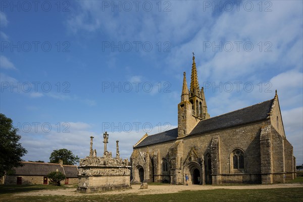 Gothic chapel with the oldest Calvary of Brittany