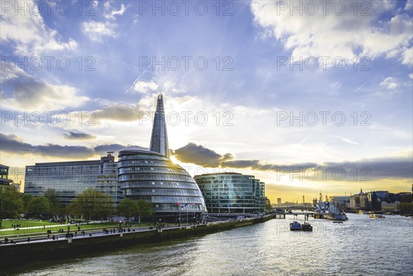 Promenade on the Thames