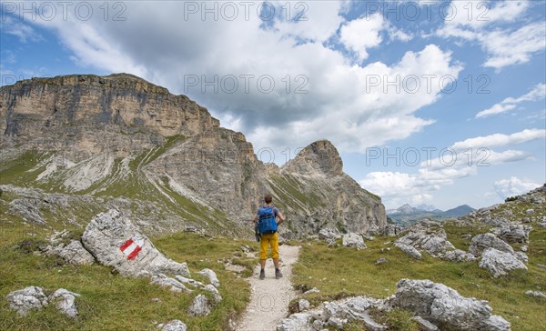 Hikers on the circular trail around the Sella Group