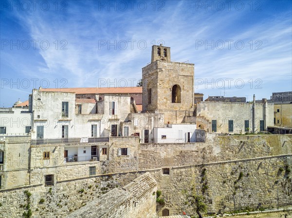 Alfonsina Gate in the city center