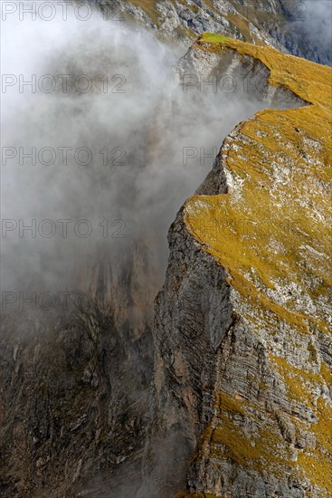 Spieljoch demolition edge in fog