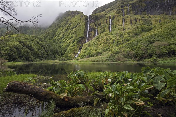 Lagoa dos Patos and waterfalls Poco da Alagoinha