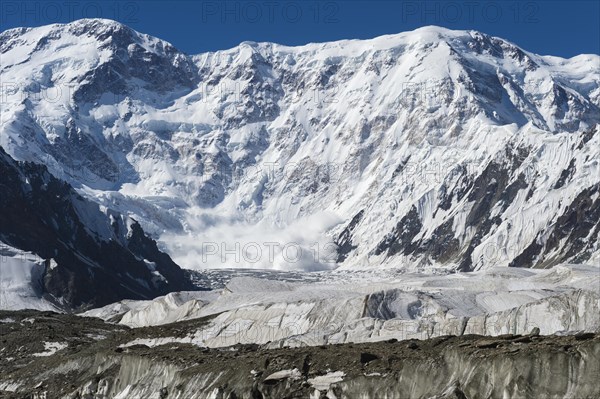 Avalanche coming down near Base Camp