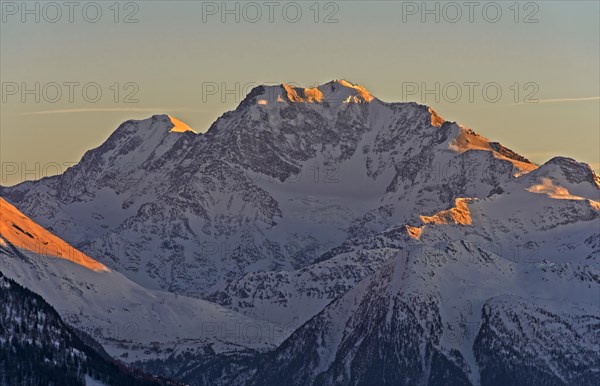 Evening sun on snowy peaks