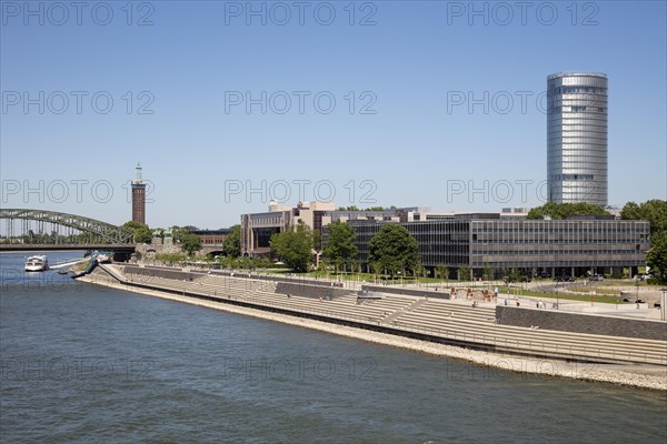 Freitreppe on the Rheinboulevard