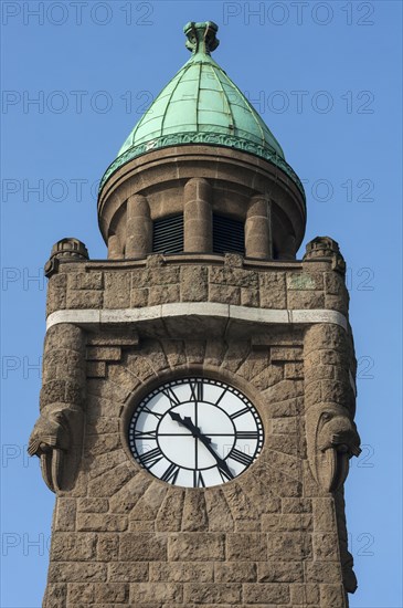 Level tower of St. Pauli Piers