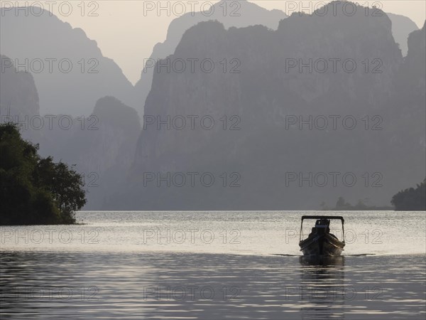 Boat on Ratchaprapha