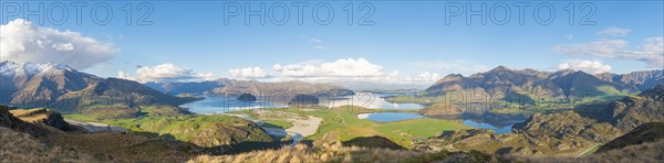 View on Lake Wanaka and mountains