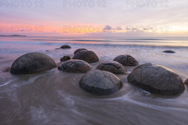 Moeraki boulders