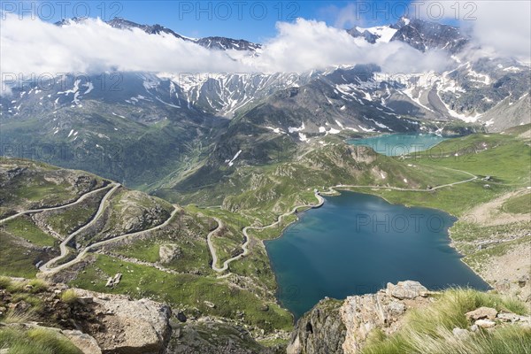 Colle del Nivolet pass road