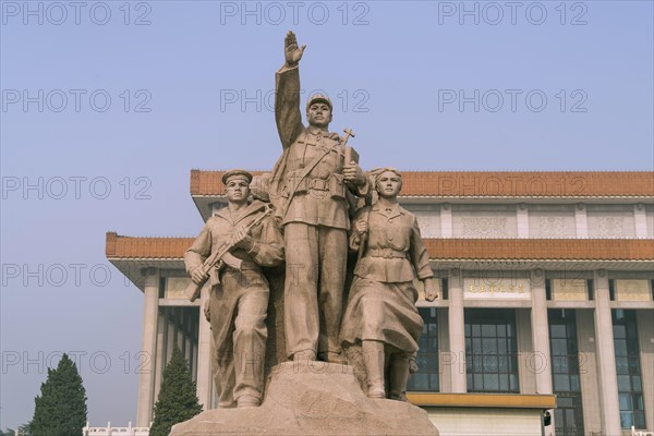 Monument in front of the Mao Mausoleum