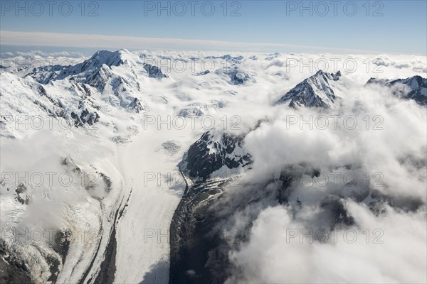 Tasman glaciers and peaks of mountains