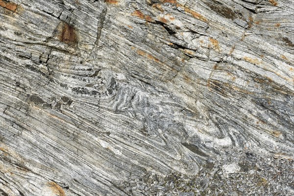 Cross-section and structure of Lewis gneiss