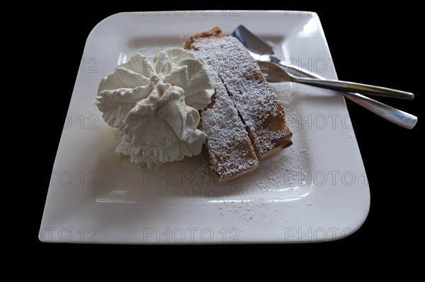 Apple pie with cream