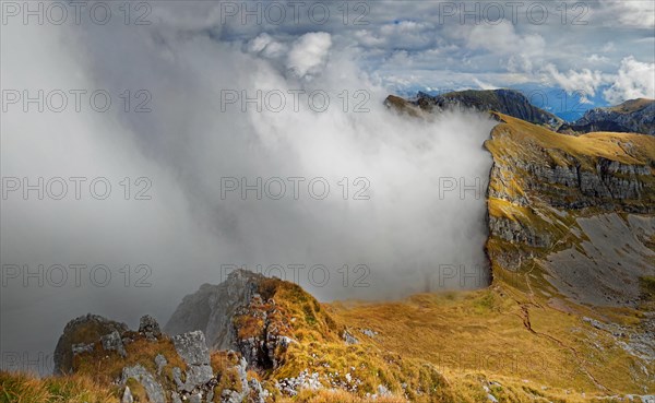 Spieljoch demolition edge in fog