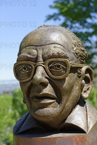 Monument to Prof. Dr. Richard Hansen