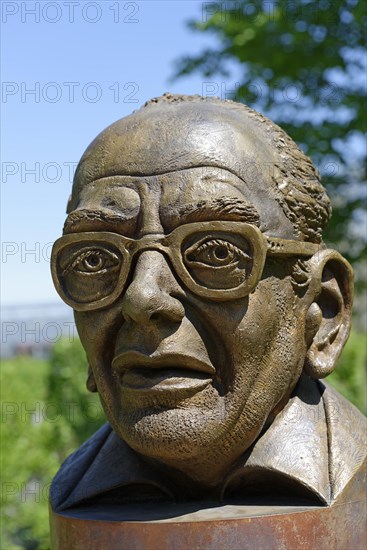 Monument to Prof. Dr. Richard Hansen