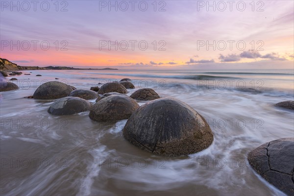 Moeraki boulders