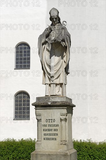 Monument fur Otto von Freising
