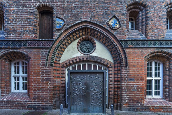 Entrance portal to the Glockhof from the town hall