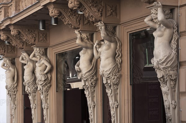 Caryatids on corner house