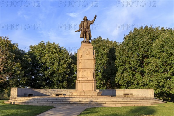 Monument Christopher Columbus