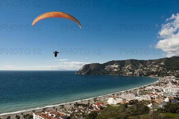 Paraglider over La Herradura