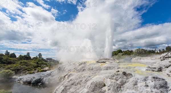 Water fountain and vapor