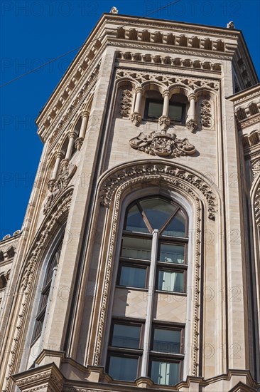 Bay window with arched window on the facade