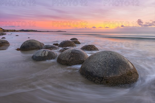 Moeraki boulders