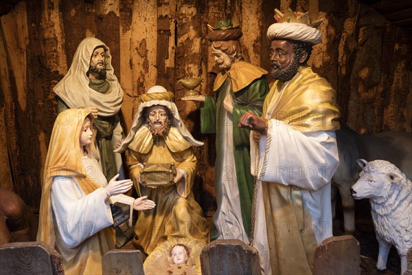 Nativity scene figures