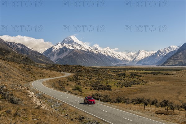 Curvy road to Mount Cook