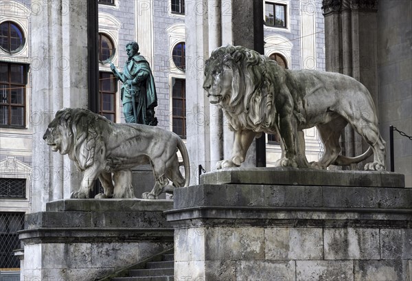 Stone lions and bronze statue of Count Tilly