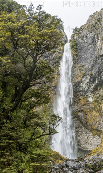 Devils Punchbowl Falls