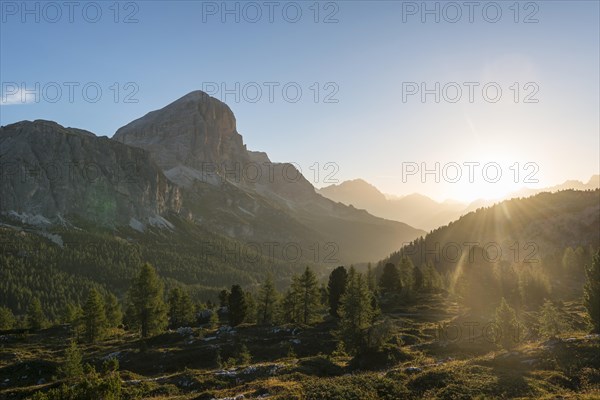 Sunrise in front of the peaks of Col dei Bos and Tofane