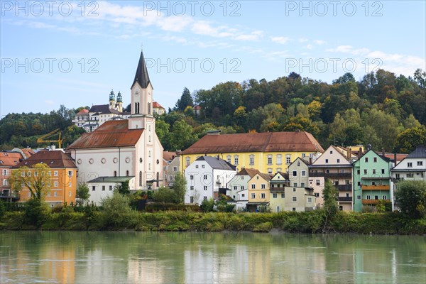 View from the Innpromenade to St. Gertraud church and colourful houses of the Ledergasse on the banks of the Inn