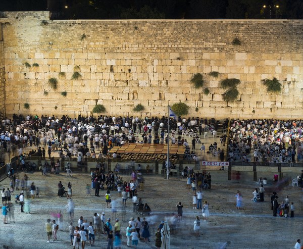 Many believers at the Wailing Wall in the evening