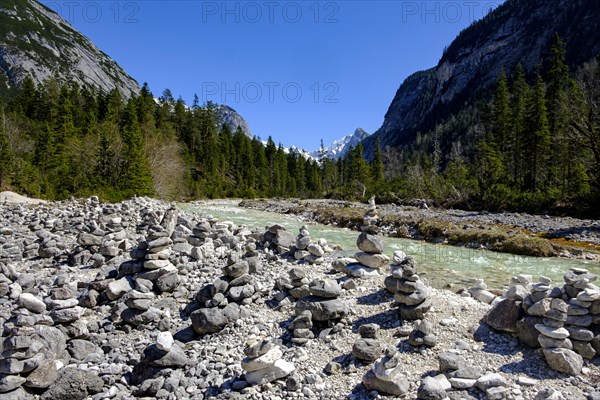 Cairns on the Isar