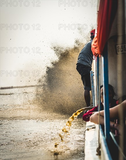 Squirting mud because of low water powerboat