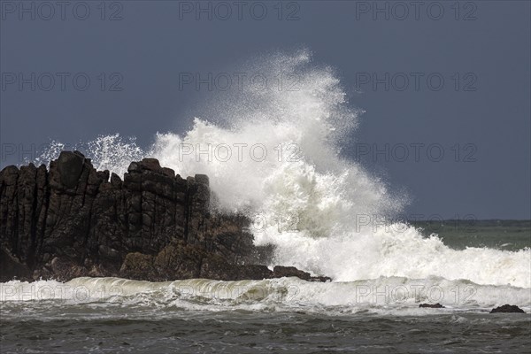 Surf on rocks