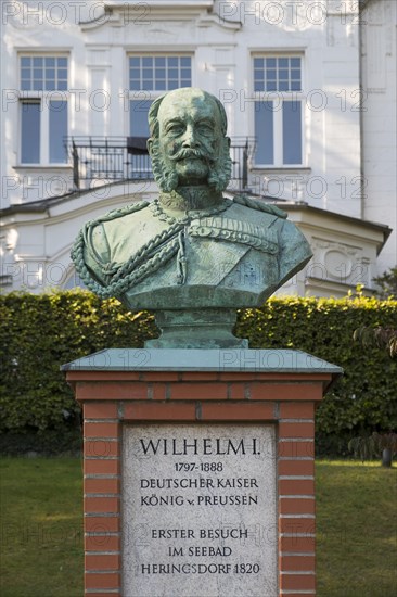 Kaiser Wilhelm Memorial in front of Villa Staudt