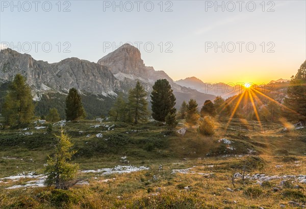 Sunrise in front of the peaks of Col dei Bos and Tofane