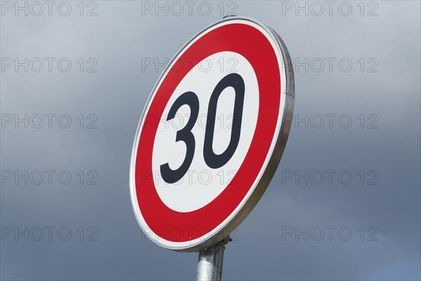 Traffic sign speed limit speed limit 30 km/h