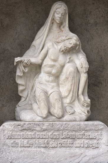 Sculpture of Mary and Jesus at St. John's Minster