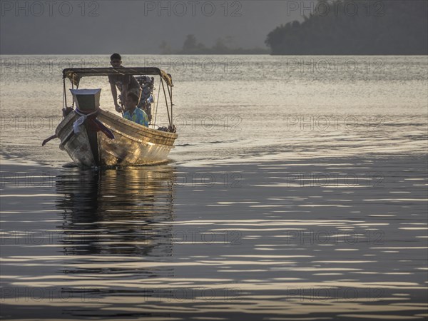 Boat on Ratchaprapha