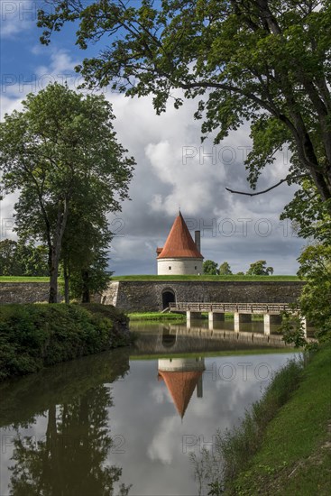 Bishop's castle defence tower