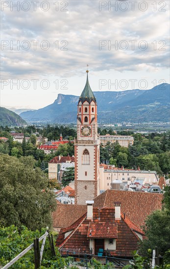 View from Tappeinerweg to Sankt Nikolaus parish church