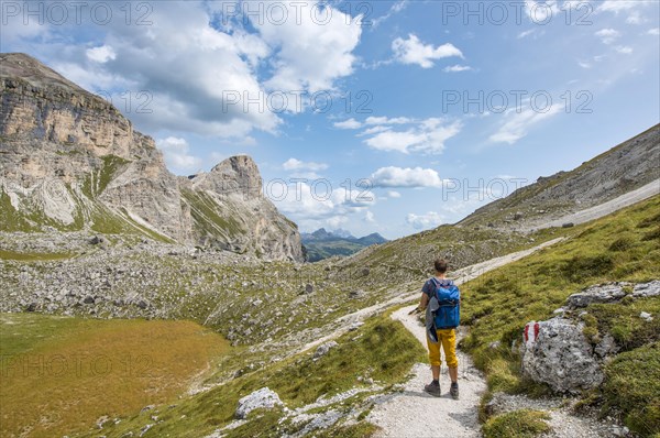 Hikers on the circular trail around the Sella Group