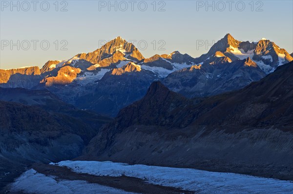 Sunrise at the summits Dent Blanche