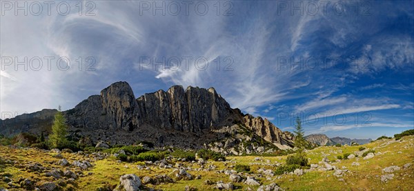 Panorama of the Klobenjoch north face with foehn clouds